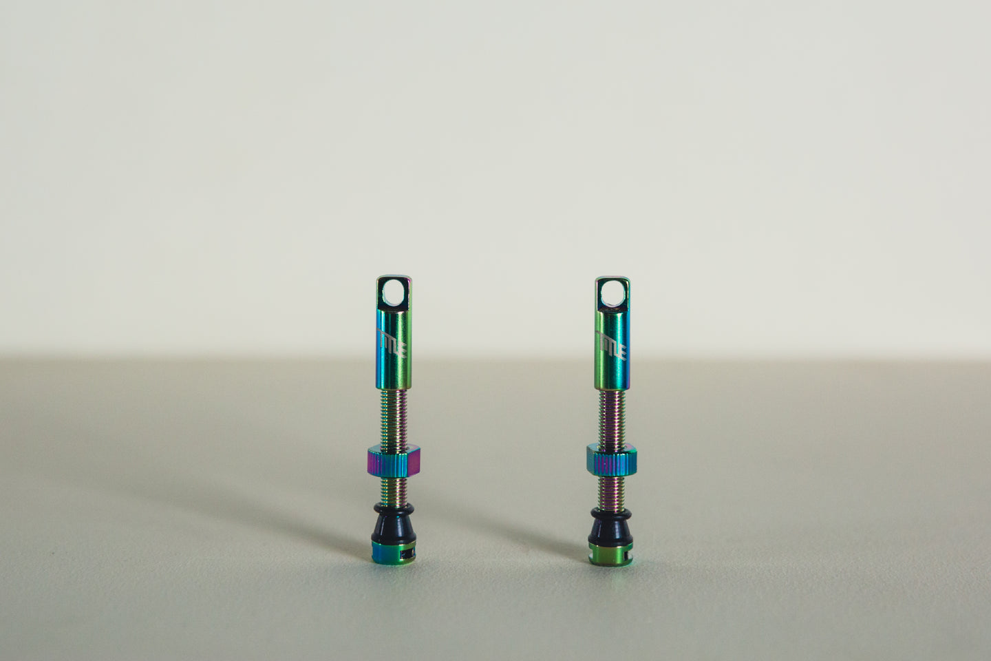 Title MTB Tubeless Valves (Oil Slick)